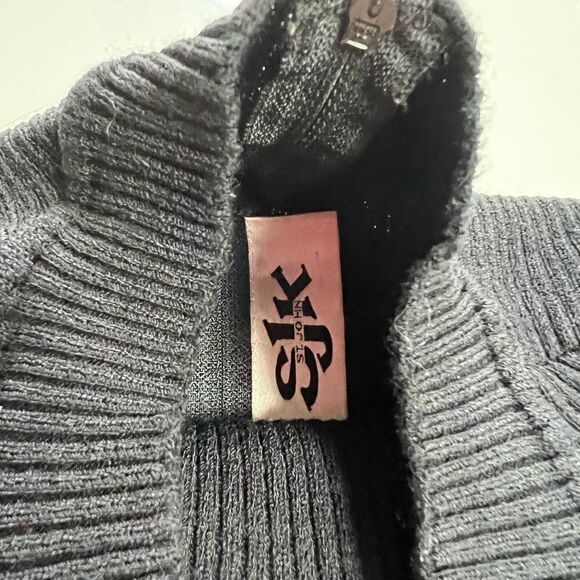 Vintage 1990s St. John Knit Black Ribbed Mock Neck Short Sleeve Back Zip Blouse - Picture 8 of 8